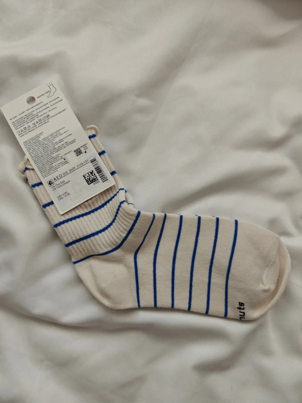 New American Eagle x Peanuts Snoopy Cropped Crew Socks